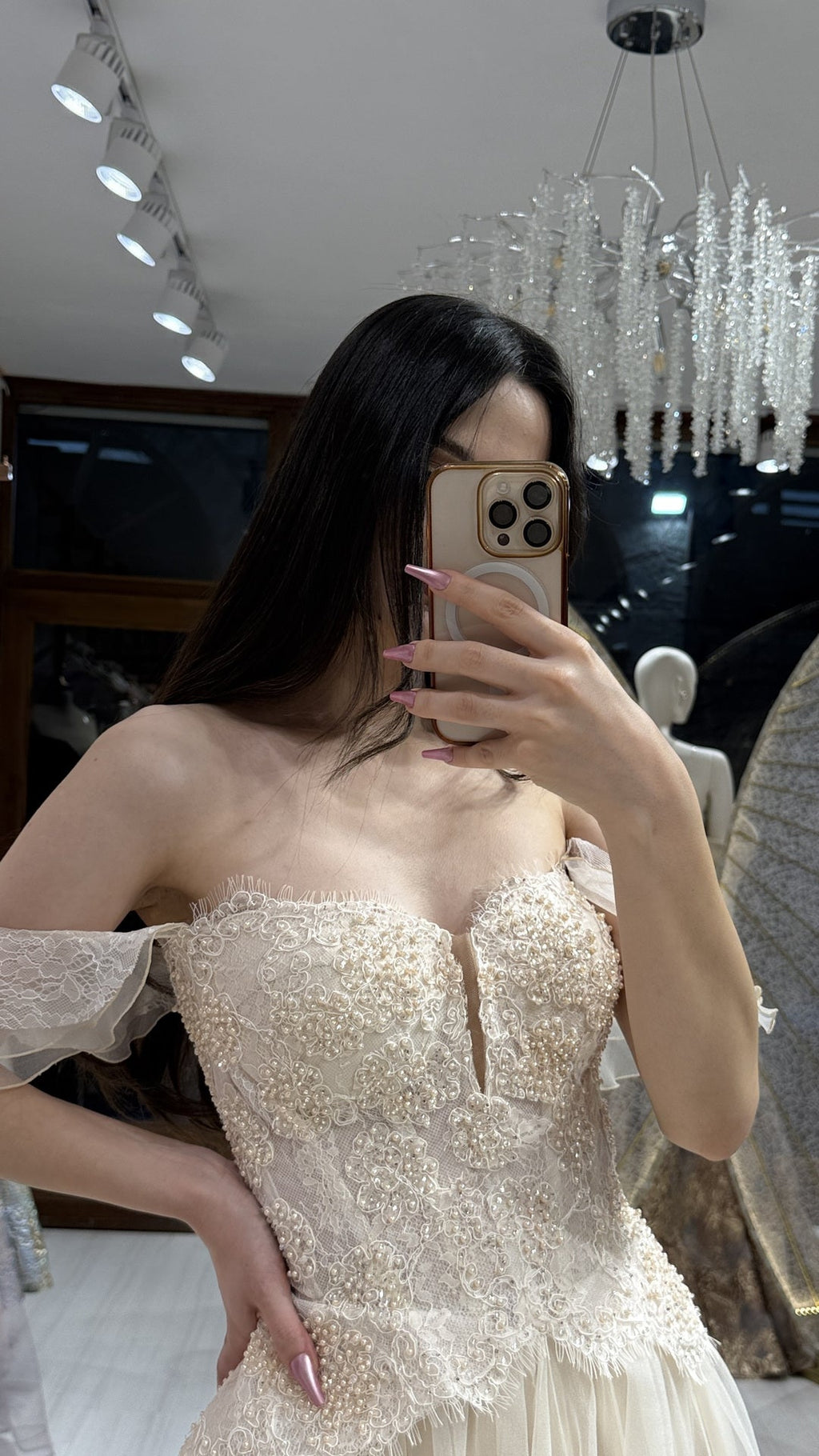 İSABELLA ABİYE